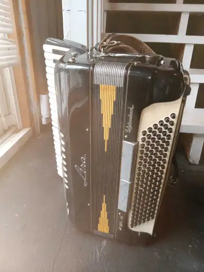accordian 4 sale, View more