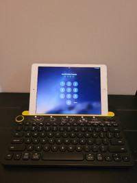 Apple iPad Air 2 & Keyboard