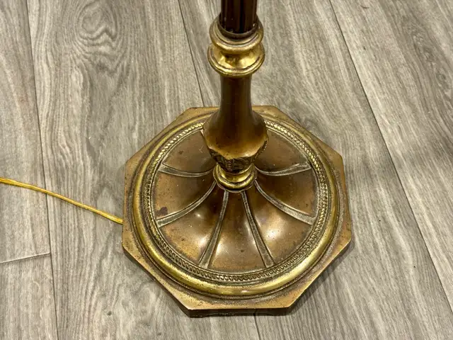 Vintage Brass Floor Lamp in Indoor Lighting & Fans in Oshawa / Durham Region - Image 4
