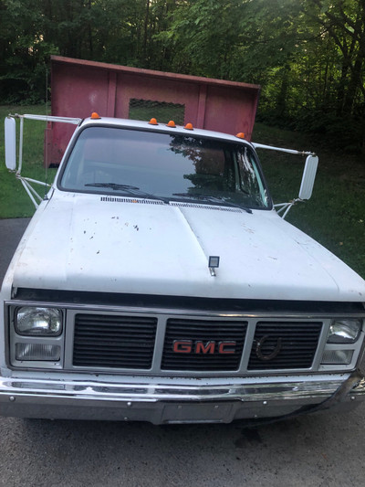 1987 1 ton dump Sierra 3500 diesel GMC truck square body