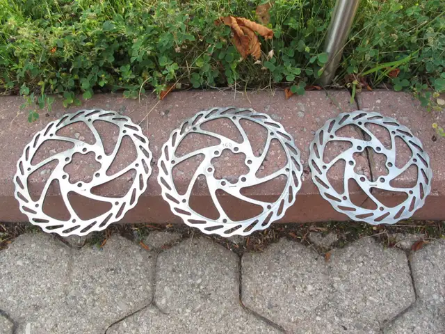 Mountain MTB city bike disc brake rotors, 140mm 160mm exc. cond in Frames & Parts in City of Toronto - Image 2