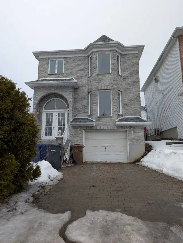 Maison 3 ch à louer Ste-Dorothée Laval | Garage   piscine | Near