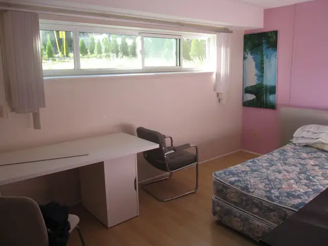 Big room in Brentwood close to downtown (Brentwood) in Room Rentals & Roommates in Burnaby/New Westminster - Image 3