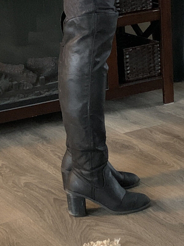 Over the knee black boots  in Women's - Shoes in Regina - Image 4
