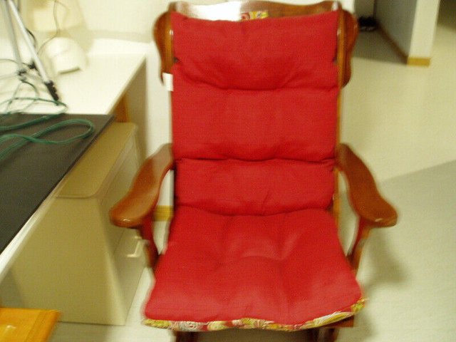 A beautiful rockling chair with foot pad in Chairs & Recliners in Kitchener / Waterloo