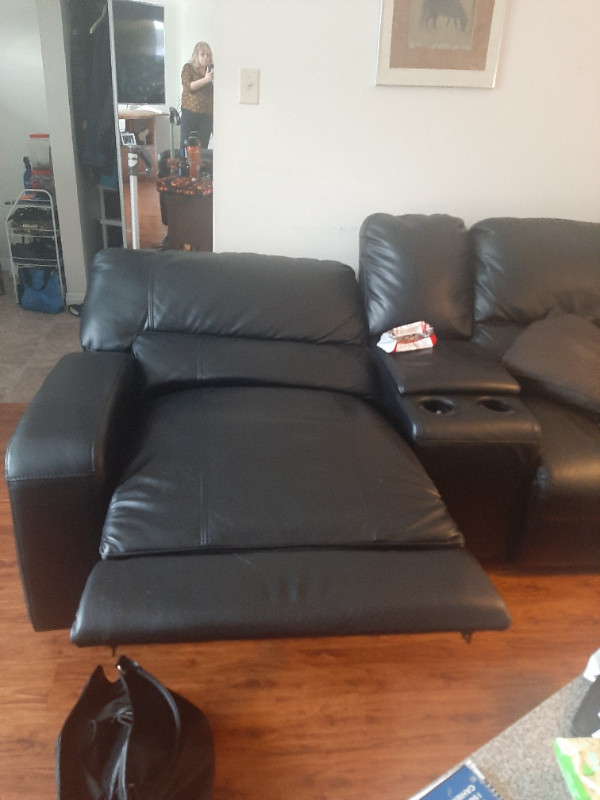 Recliner chairs with middle console. in Chairs & Recliners in Edmonton - Image 4