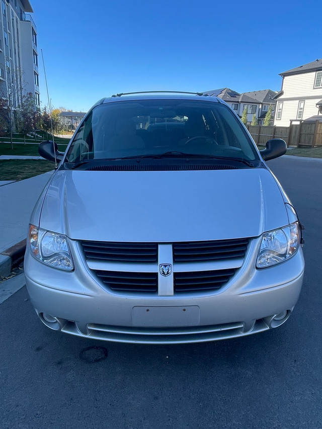  2006 Dodge Grand Caravan Wheelchair van  in Cars & Trucks in Calgary - Image 2