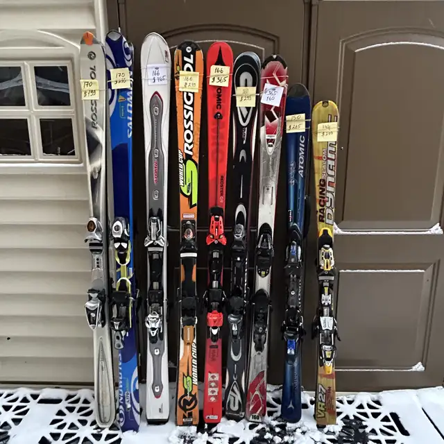 Adult ski with boots  in Ski in Markham / York Region - Image 2