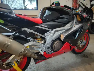 17,500km Ont buy sell pck. 4 owners New tires, brake pads, fluids. Stator, rectifier, battery. 4 yrs...