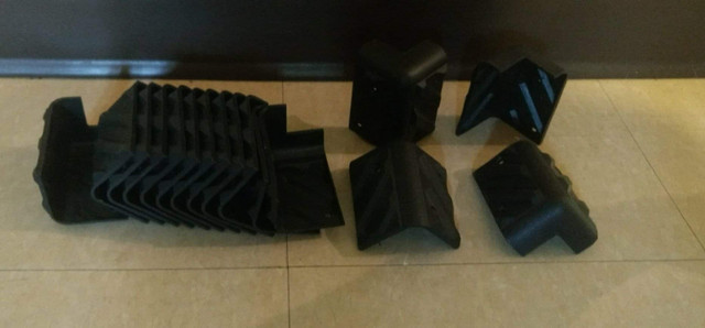 16 pcs Plastic black speaker corner protectors in Speakers in Belleville