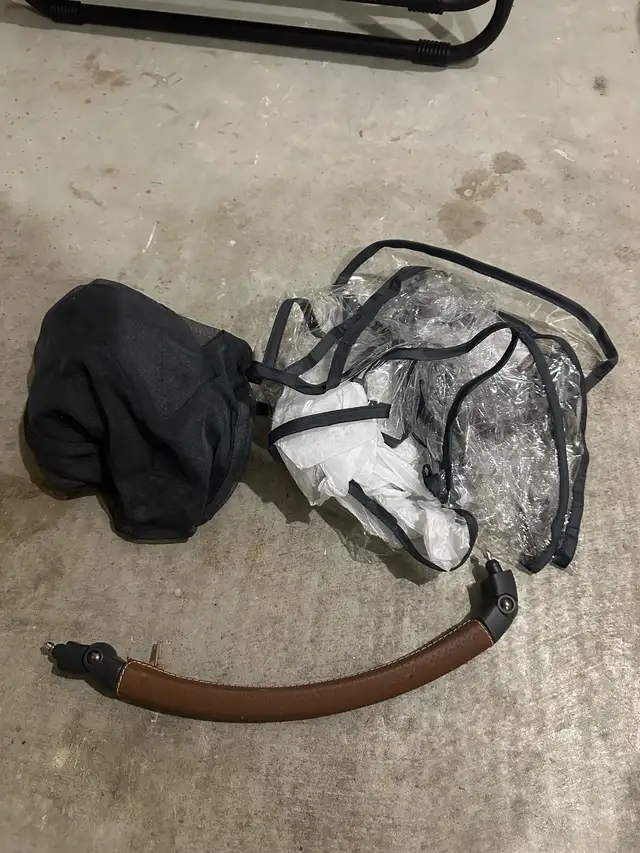 uppa baby Cruz V2 in Strollers, Carriers & Car Seats in St. Catharines - Image 10