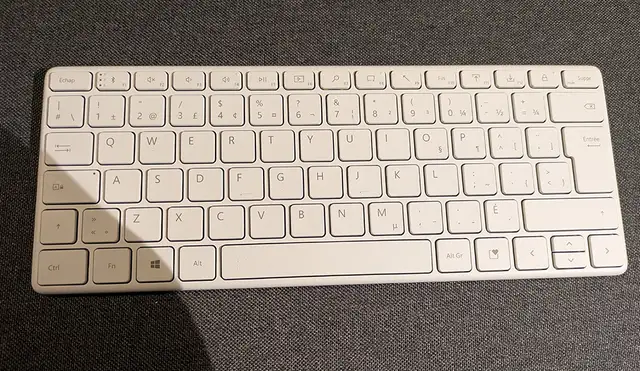 Microsoft Designer Bluetooth Compact Keyboard (French)419781816405862400