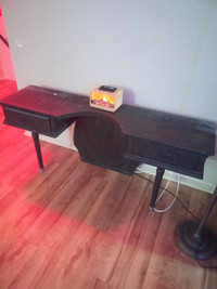 Desk with 2 drawers 