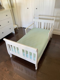 Toddler bed