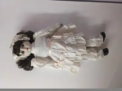 11 different Beautiful collectable dolls - see all pictures, View more