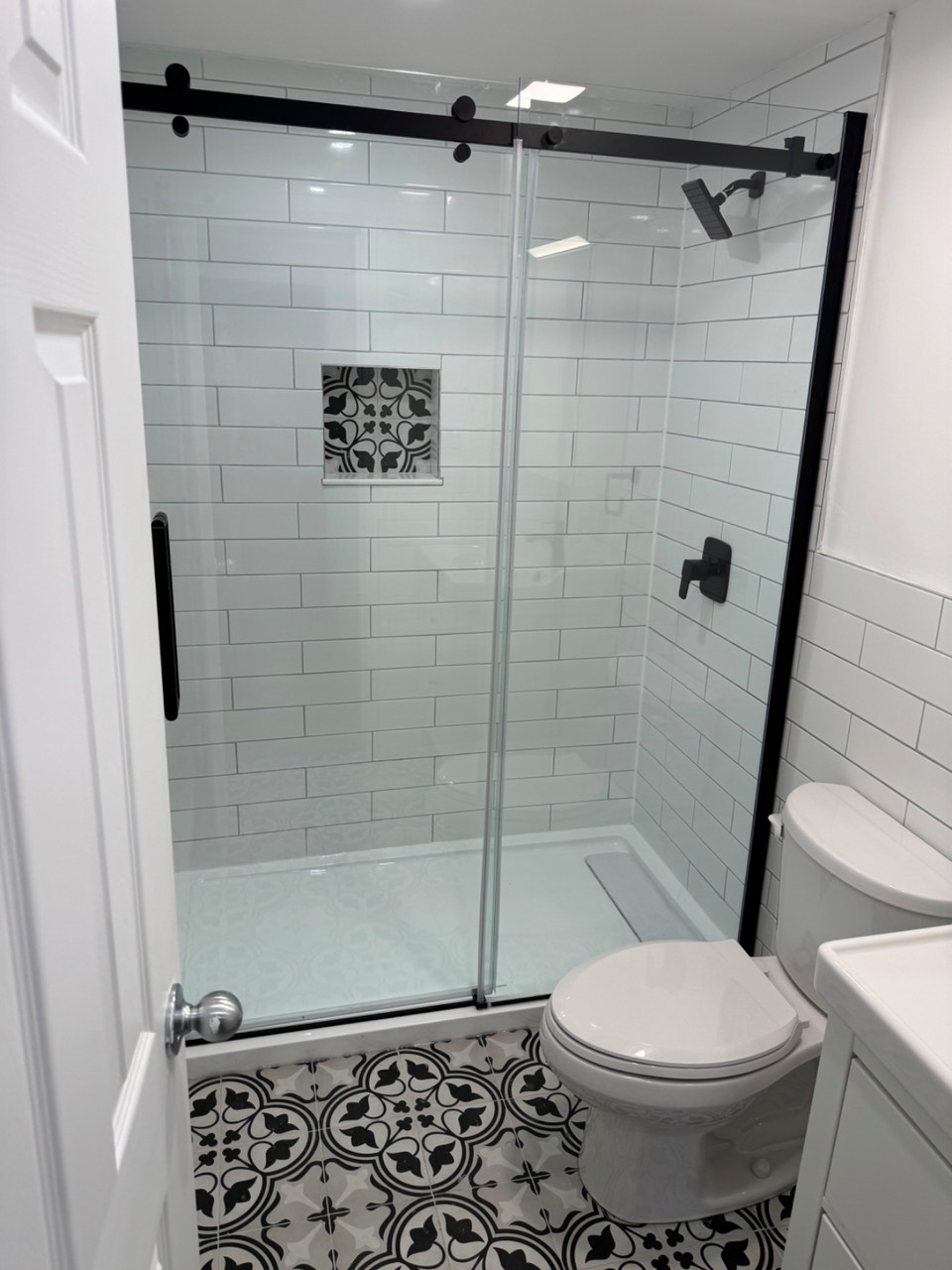 **un mois gratuit** Studio 2 1/2 Laval style loft rénové 3