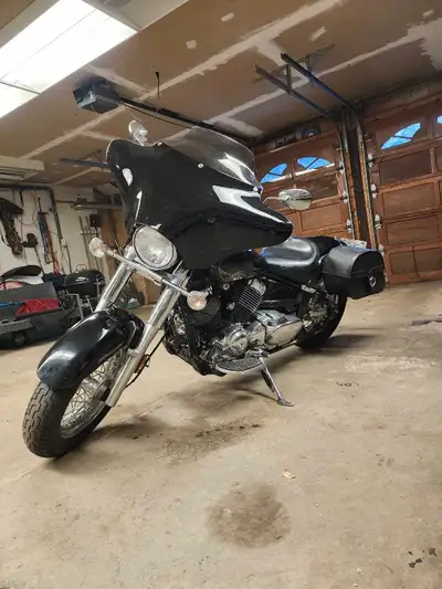 Very Low km Senior owned since new 650 vstar classic built to cruise great for the vertically impair...
