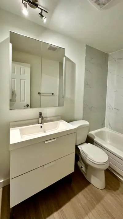 Très beau 3 1/2 disponible immédiatement entièrement rénové wifi et eau chaude inclus cuisinière et...