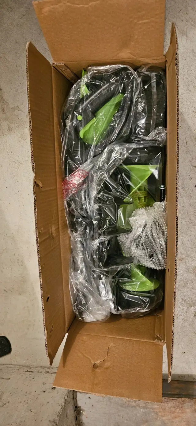 Earthwise SN70016 Corded Electric Snow Shovel Blower, Brand New in Snowblowers in Markham / York Region - Image 7