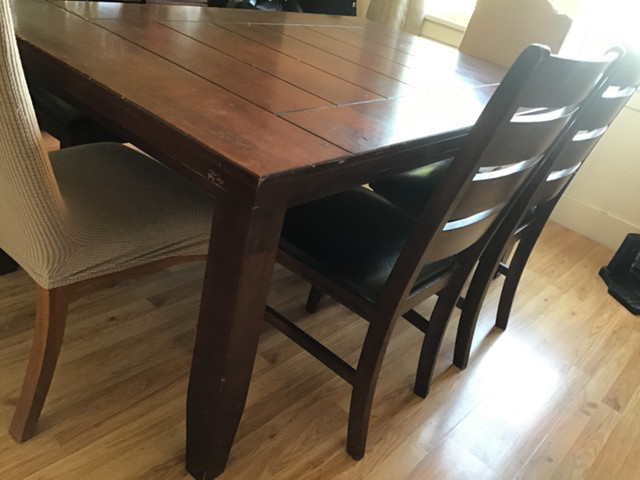 Dinning table seats 6 in Dining Tables & Sets in Bathurst - Image 3