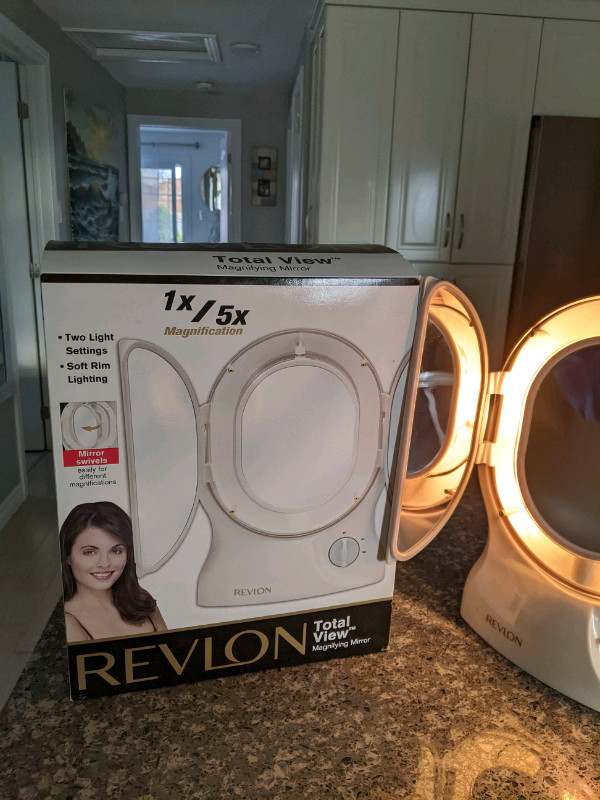 Revlon Total View Make-up Mirror in Other in Kitchener / Waterloo