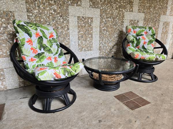 Pair of Vintage Rattan 3 Piece Patio Set (Delivery Available) in Multi-item in Downtown-West End