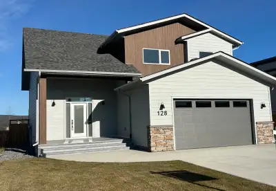Brand New! Executive style home in a quiet high end neighborhood in Hinton, AB. Fully fenced yard, R...