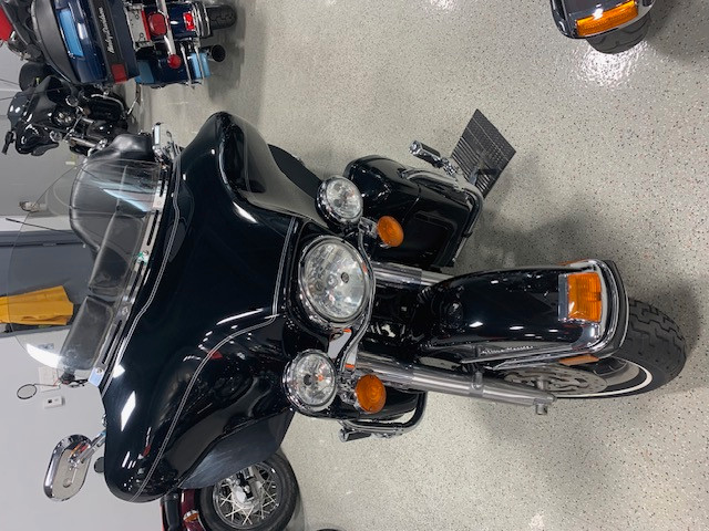 2008 HARLEY DAVIDSON ULTRA CLASSIC FLHTCU, 96- 1584 cc LOW MILES in Touring in Mississauga / Peel Region - Image 2