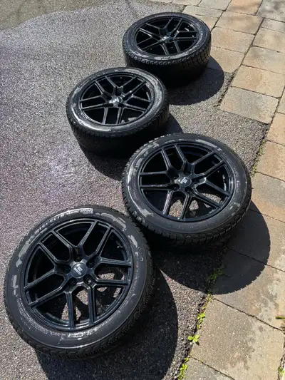 Used like new Michelin X-Ice winter tires SIZE: 205/55 R17 Comes with 17” Wheels black alloy rims, i...