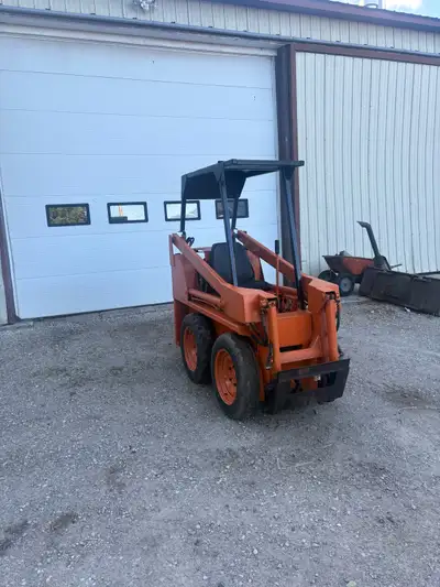 Gas powered Thomas 700 skid steer all the cylinders were just rebuilt. Motor runs good comes with a...