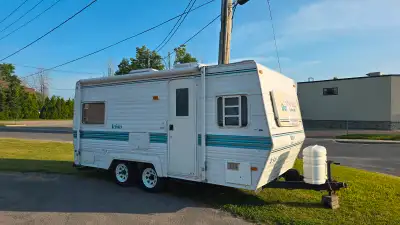 Great unit, Fully functional camper trailer with Fridge, oven/stove, microwave, bathroom and kitchen...