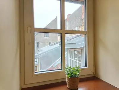 One bedroom for single or couple
