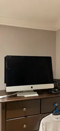 Apple iMac (2019) (5k Retina)+ wireless mouse and keyboard 