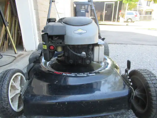 22 inch Murry lawn mower in Lawnmowers & Leaf Blowers in City of Toronto - Image 5