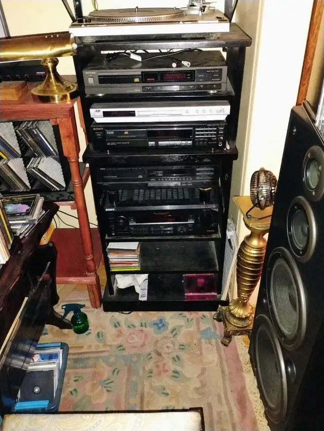 vintage records and stereo components  in Stereo Systems & Home Theatre in Markham / York Region - Image 6
