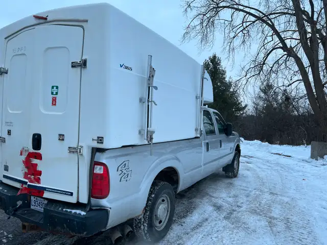 Ford F-250 Disel. in Cars & Trucks in Gatineau - Image 3