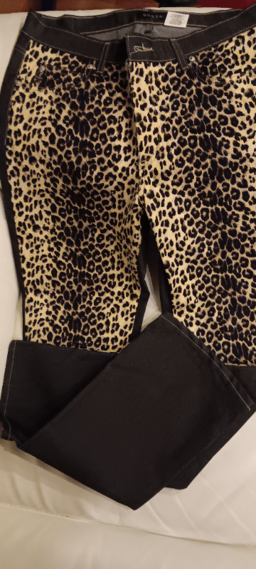 WOMENS GUESS LEOPARD JEANS NEW in Women's - Bottoms in Belleville - Image 2