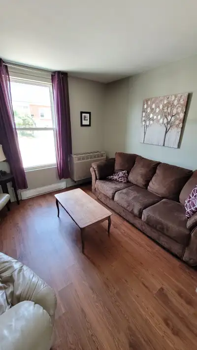 2 Rooms - Minutes from Queen's - All inclusive - Students Only