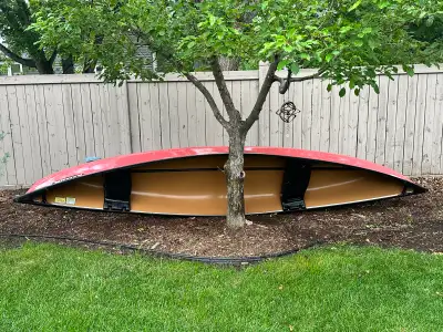 Reliable and durable 15’ Coleman RAM-XX canoe made in Canada. Great stable canoe for fishing, campin...