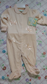 Cozy baby girl footie pajama/ Pyjama douillet bébé fille