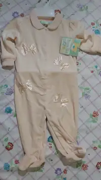 Cozy baby girl footie pajama/ Pyjama douillet bébé fille
