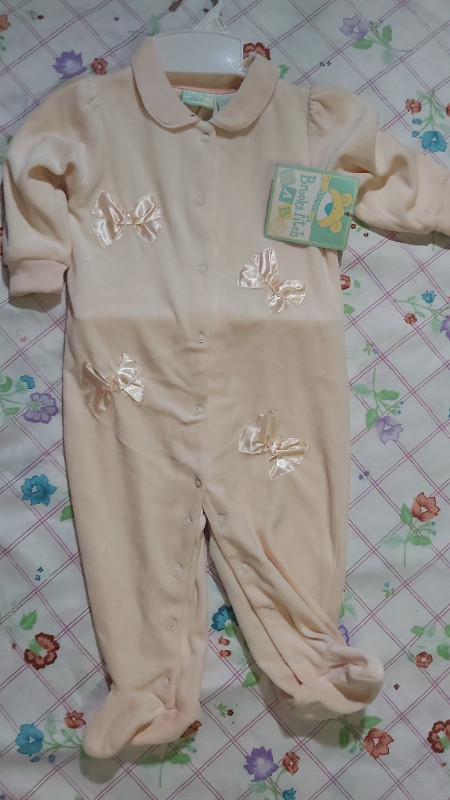 Cozy baby girl footie pajama/ Pyjama douillet bébé fille dans Vêtements - 12 à 18 mois  à Longueuil/Rive Sud