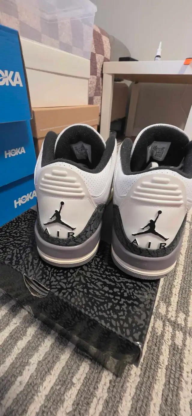 Air Jordan 3 retro White cement in Men's Shoes in Markham / York Region - Image 4
