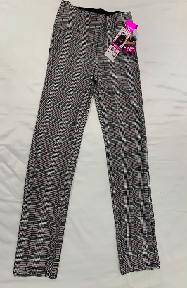 Leggings Plaid Nygard Slims size small New with Tags in Women's - Bottoms in Oakville / Halton Region - Image 4