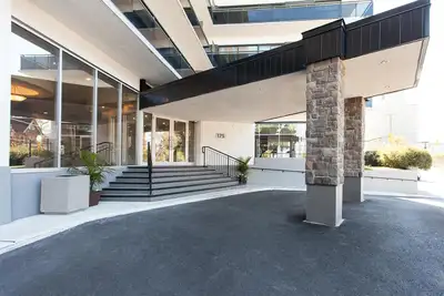 Lease Takeover – Spacious 1-Bedroom Downtown at Stonecliff Apartments | $1,799/month (Heat & Water I...