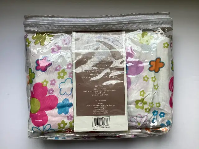 Queen flat bed sheets (not a set) in Bedding in City of Toronto - Image 7