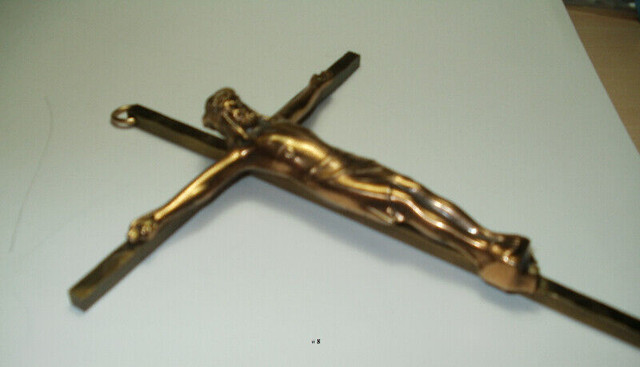 Antique Vintag Crucifix VOIR la Croix Jesus Christ Metal Brass dans Art et objets de collection  à Laval/Rive Nord - Image 3