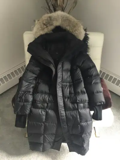 CANADA GOOSE WOMENS LUNENBURG PARKA., View more
