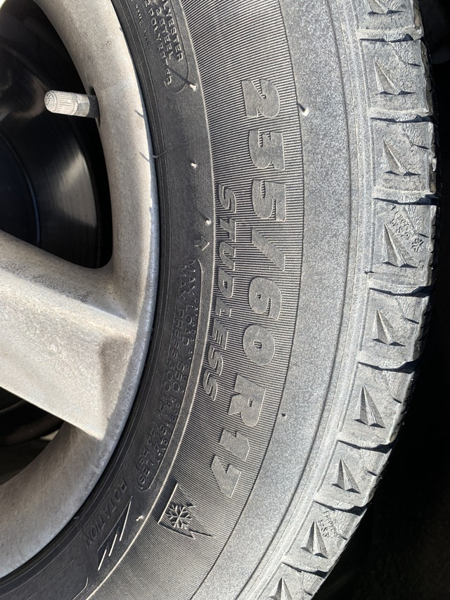 Audi Q5 2011 - Pneus 1X hiver + Mags — photo 2