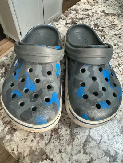 Kids Crocs size 3, View more